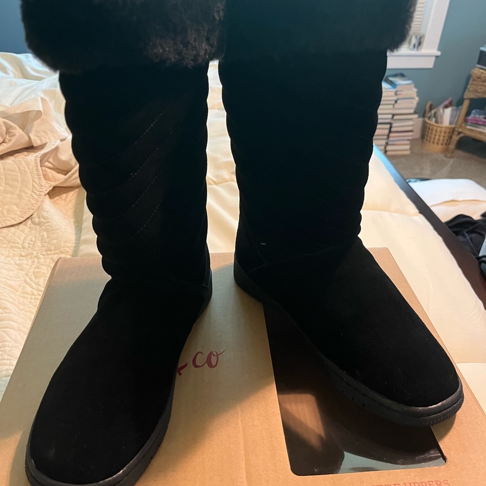 NEW IN BOX. Women’s Style & Co Black Size 8 Warm Winter Boots.